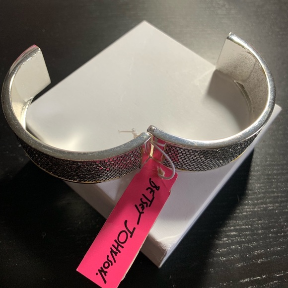Betsey Johnson silver metallic bangle bracelet - Picture 2 of 6